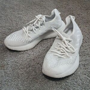 Avia white memory foam slip on sneakers Sz 7 EUC worn once